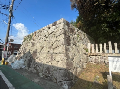 �u���O�i�j��/100����E��100����W�j